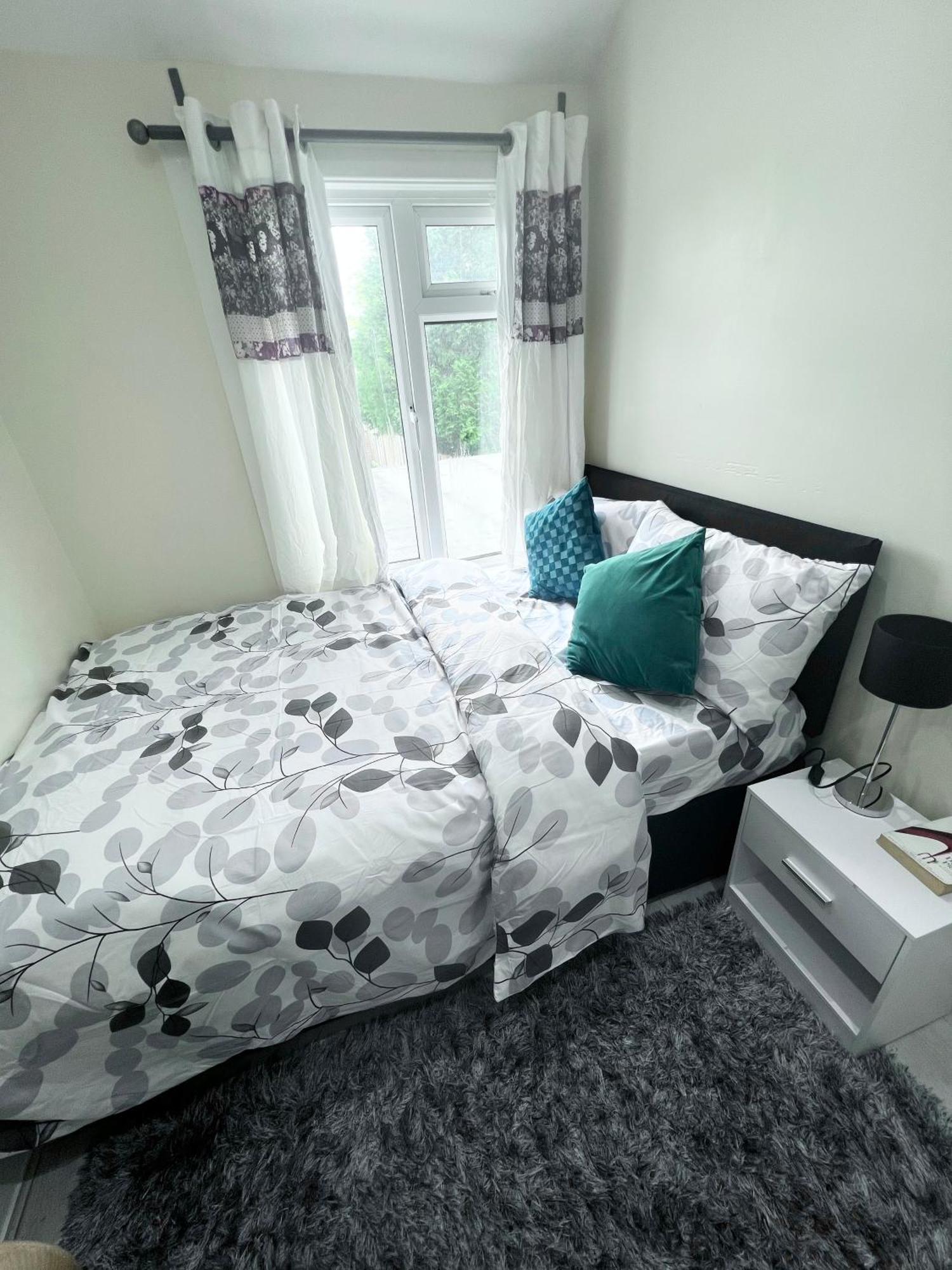 Cosy Private Flat In London, Free Parking On Premise Apartment Carshalton Exterior photo